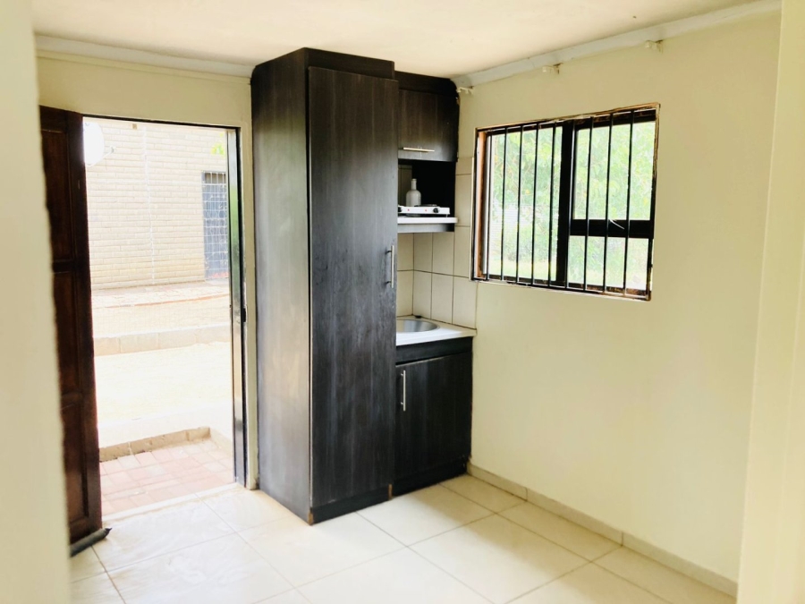 To Let 1 Bedroom Property for Rent in Bloemside 2 Free State